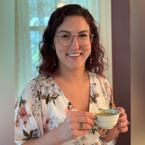 Meet your Posher, Madison - Picture 2 of 3